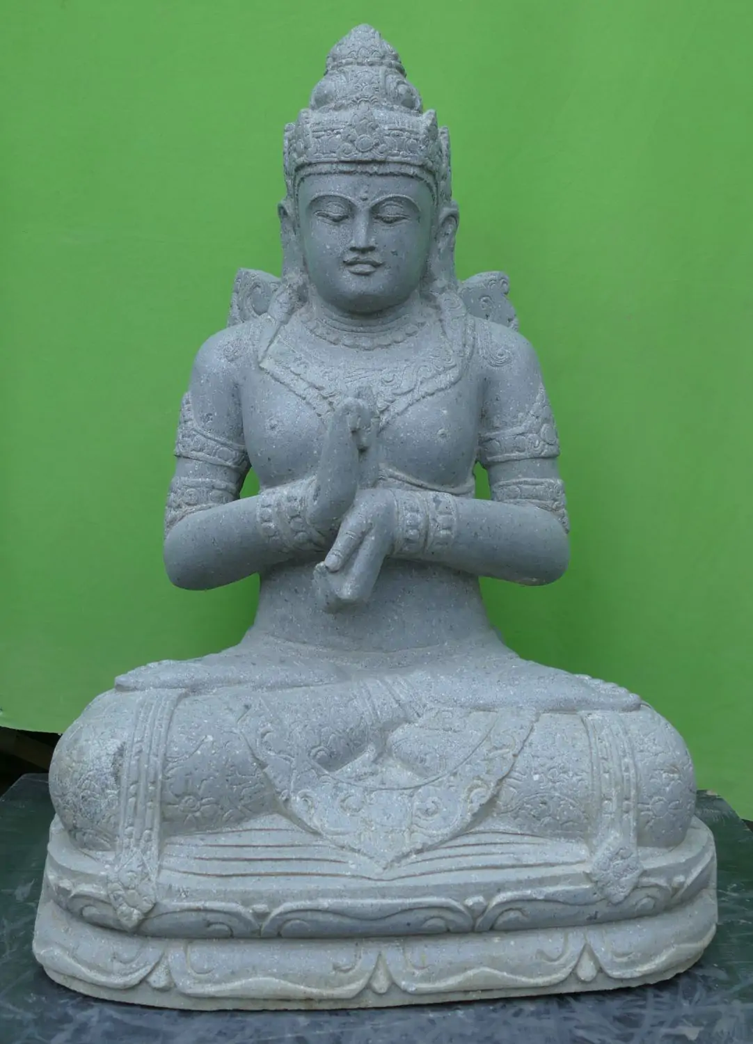 Product image 3 of the product “Seated Dewi Sri made of Riverstone in Dharmachakra gesture of wheel of the teaching of the Dharma, H. 80cm. ”